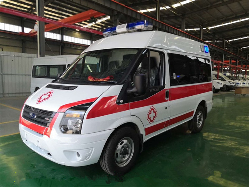 福特V348短軸中頂監(jiān)護(hù)型救護(hù)車(chē)